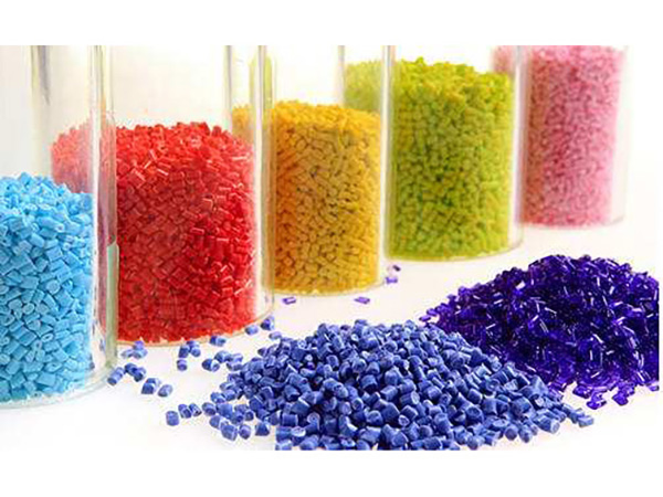 將支架粘接到復合樹脂修復體上時，是否應使用硅烷偶聯(lián)劑？